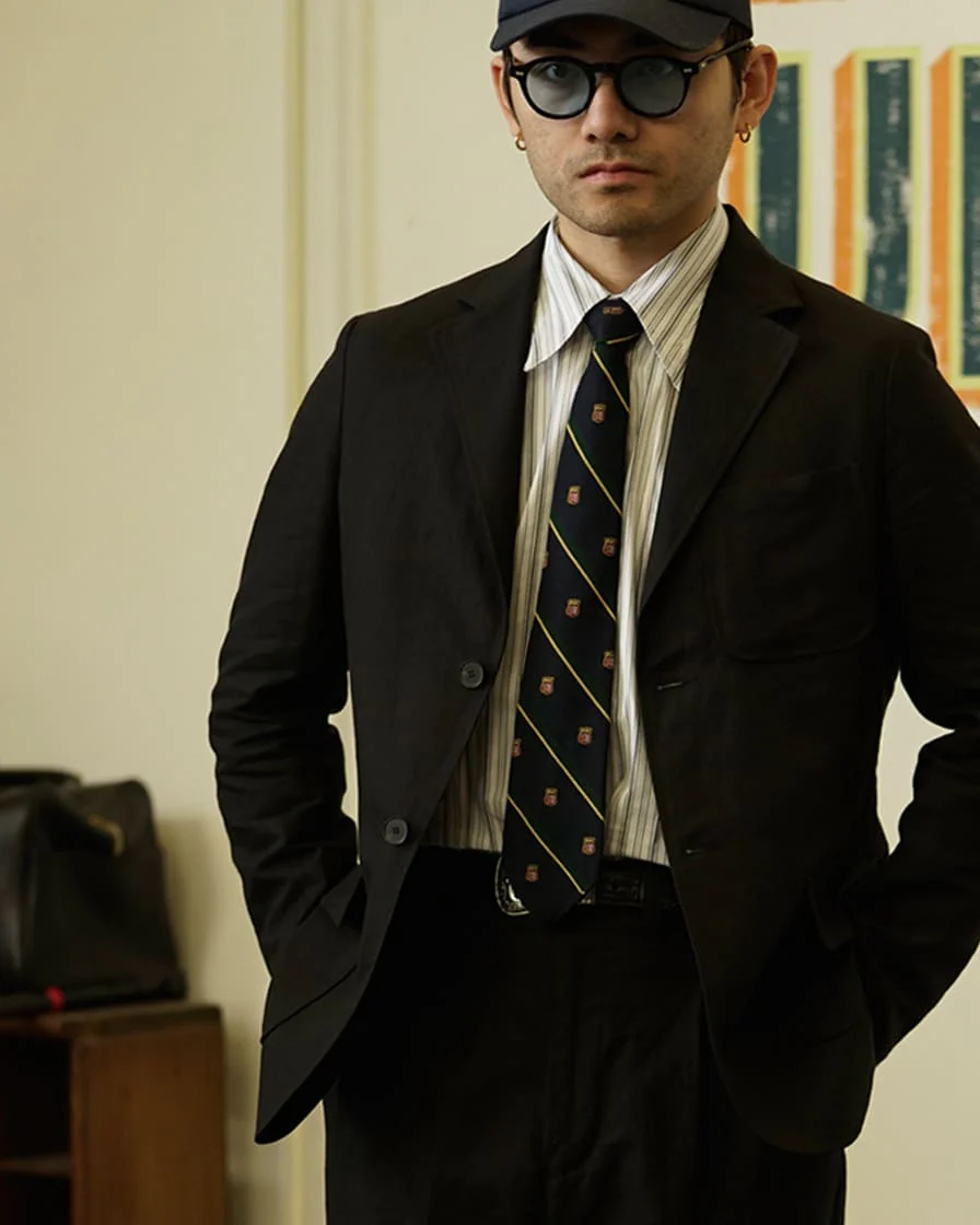 Gorge Lapel Two Button Linen Blazer - Image 4