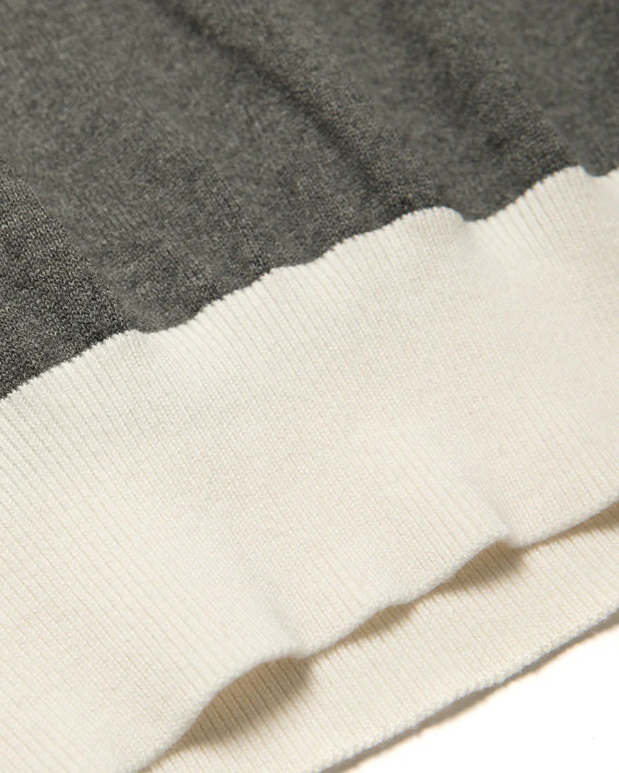 Two Tone Buttonless Polo Shirt - Image 17