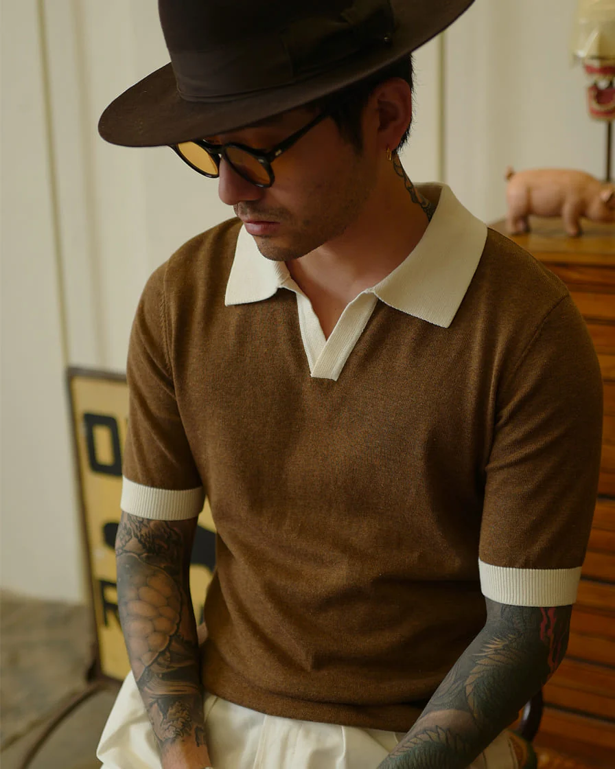 Two Tone Buttonless Polo Shirt - Image 4