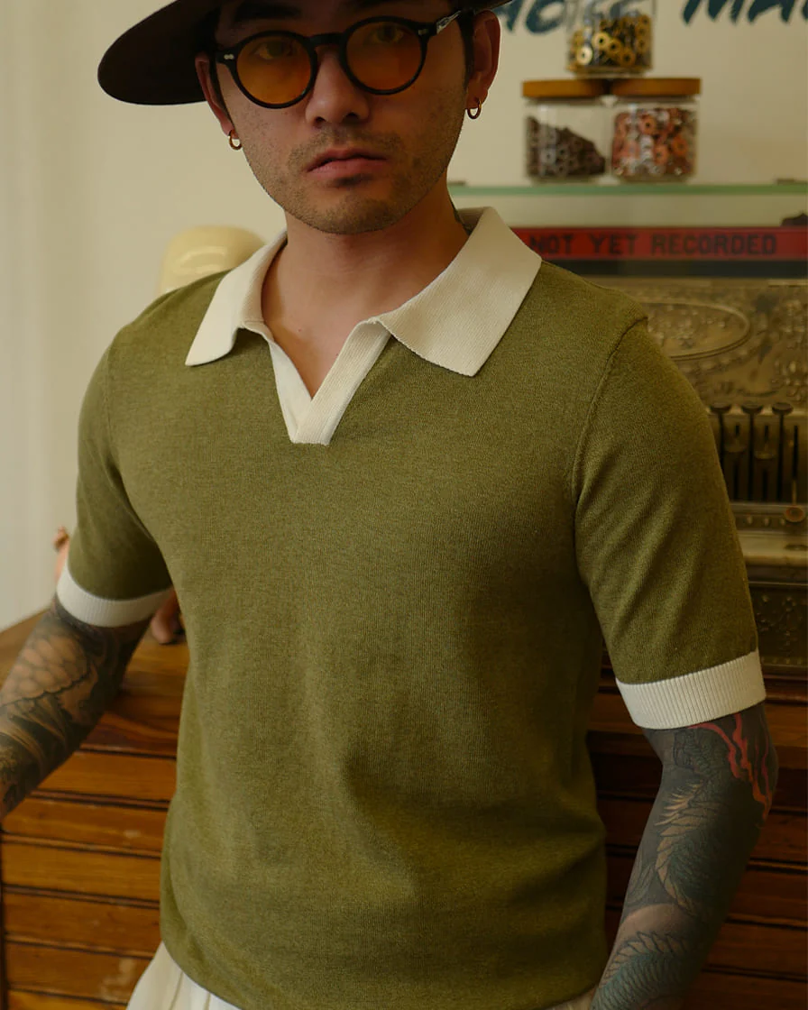 Two Tone Buttonless Polo Shirt - Image 7