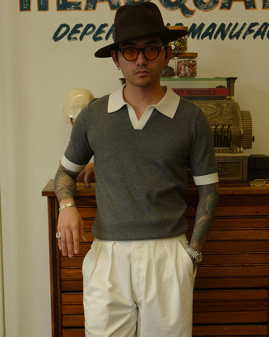 Two Tone Buttonless Polo Shirt - Image 8